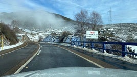 La montaña leonesa presenta una bonita estampa blanca a causa de la nevada de la borrasca Garoé