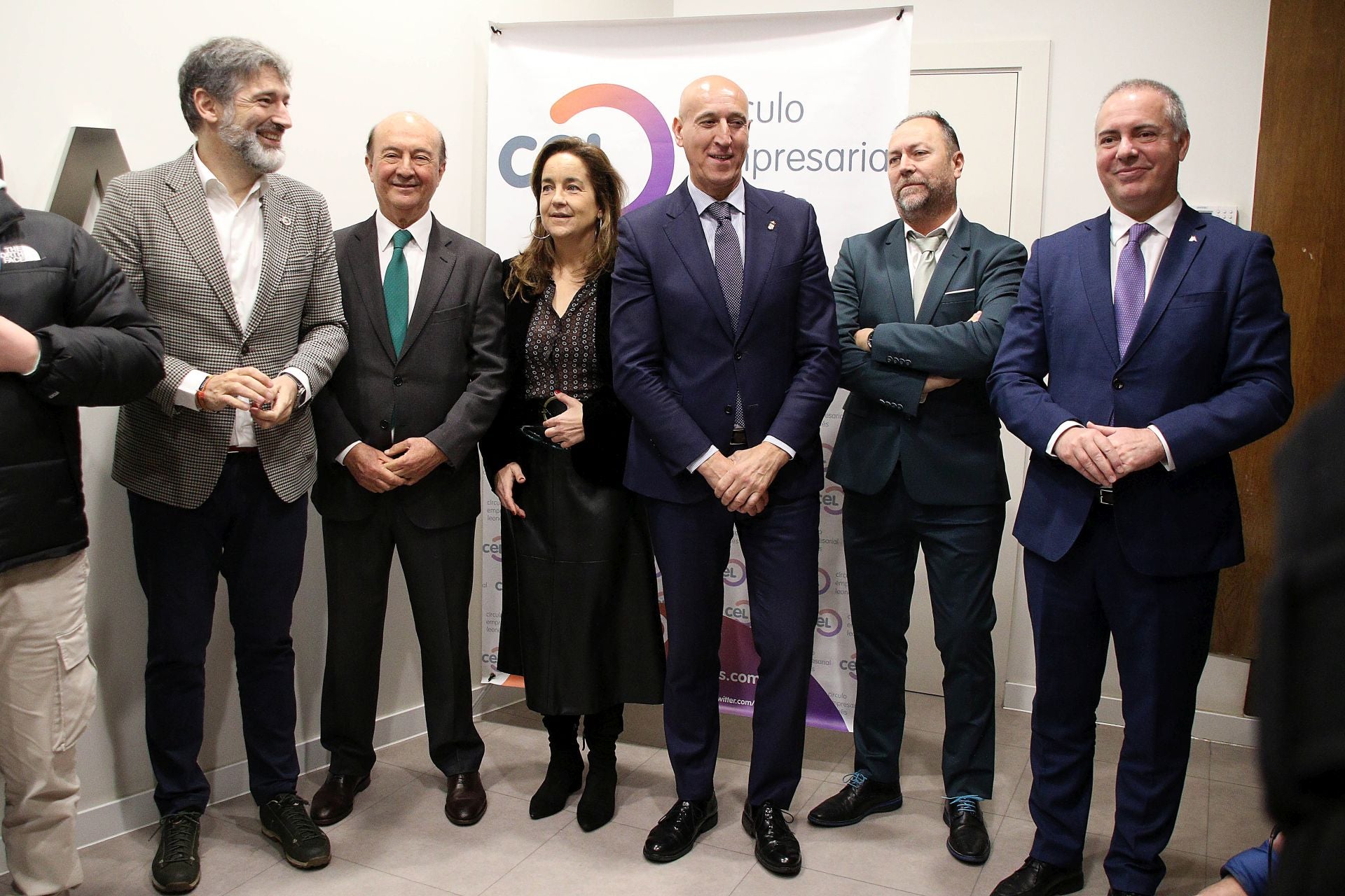 El director territorial de Abanca Castilla y León y Asturias, Marcos Lamas, ejerció de anfitrión en la presentación del estudio en una de sus sedes en la capital leonesa.