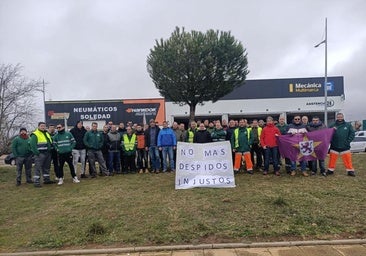 Los trabajadores de Acotral se concentran contra el «injusto despido» de un compañero «ejemplar»