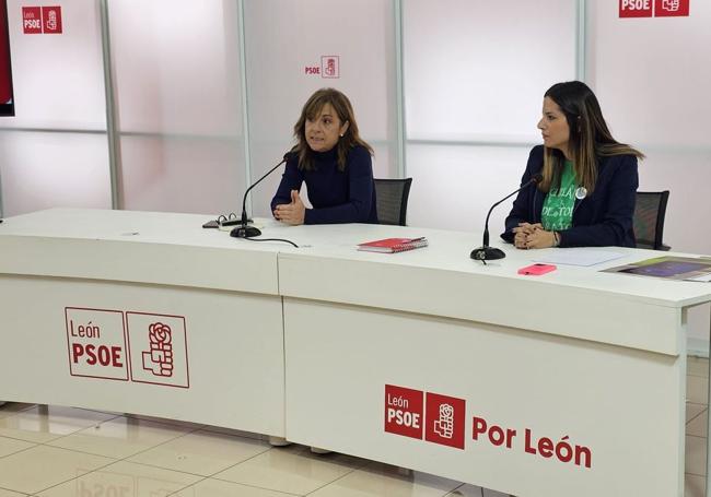 Ana Arias y Nuria Rubio durante la rueda de prensa en León.