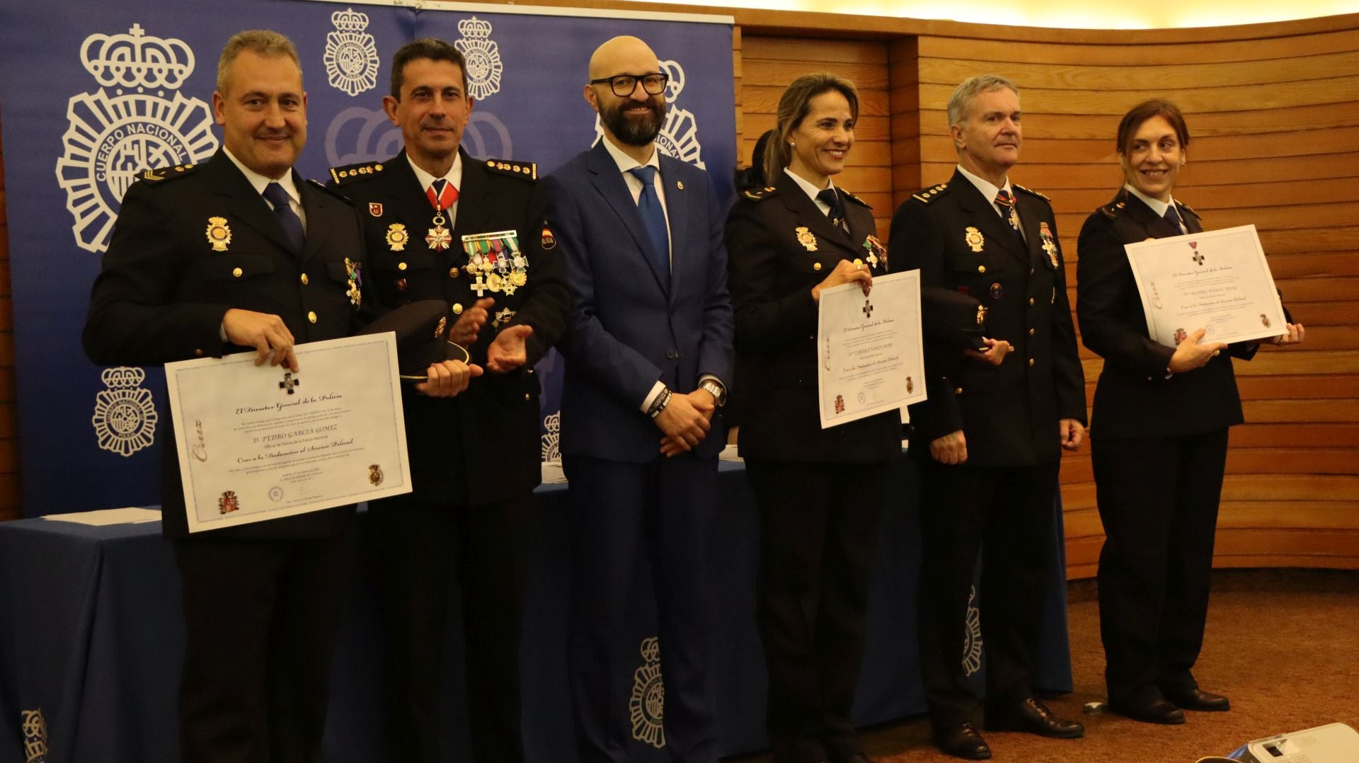 Homenaje a los Policías Nacionales jubilados y dedicación al servicio policial