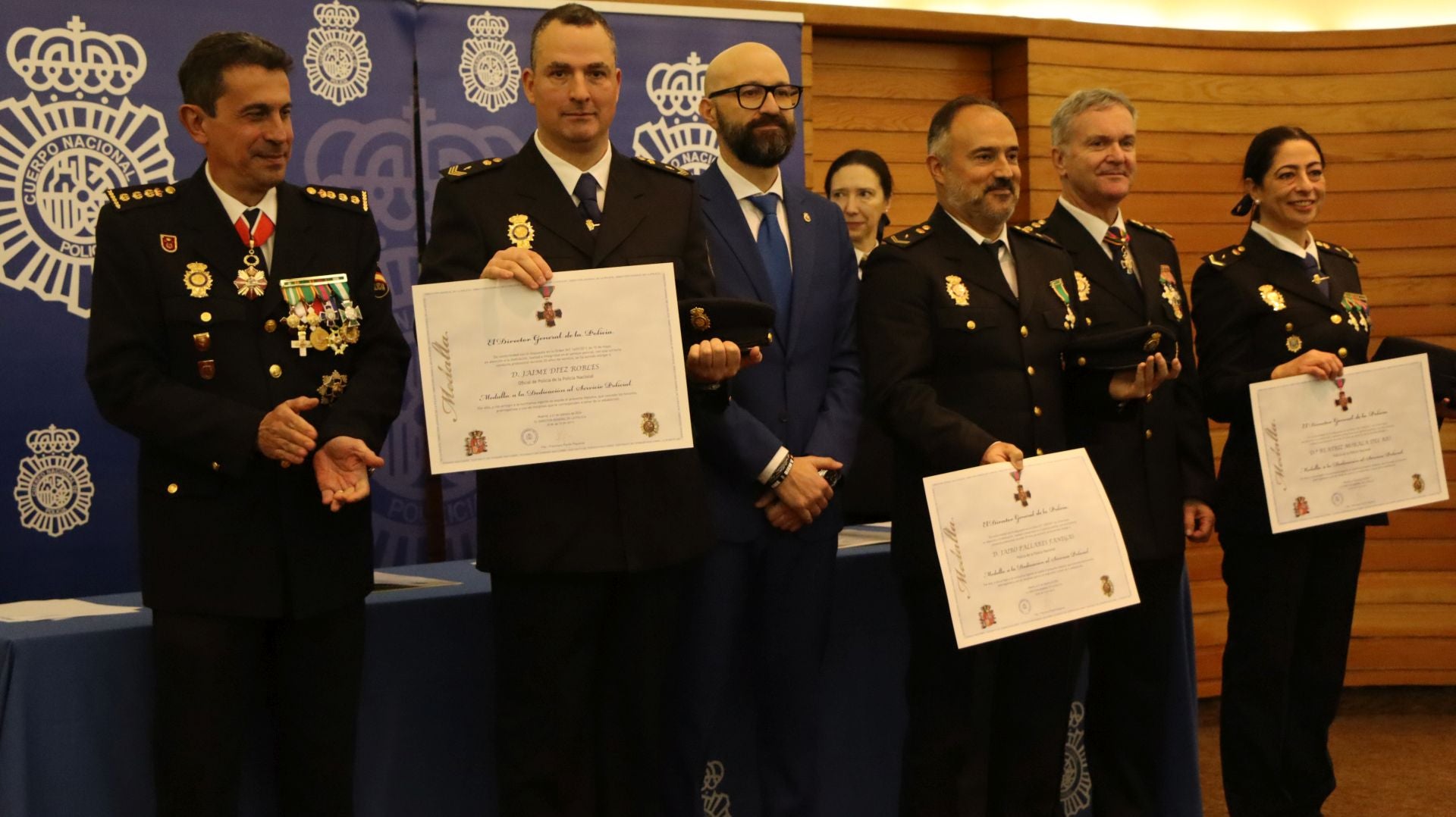 Homenaje a los Policías Nacionales jubilados y dedicación al servicio policial