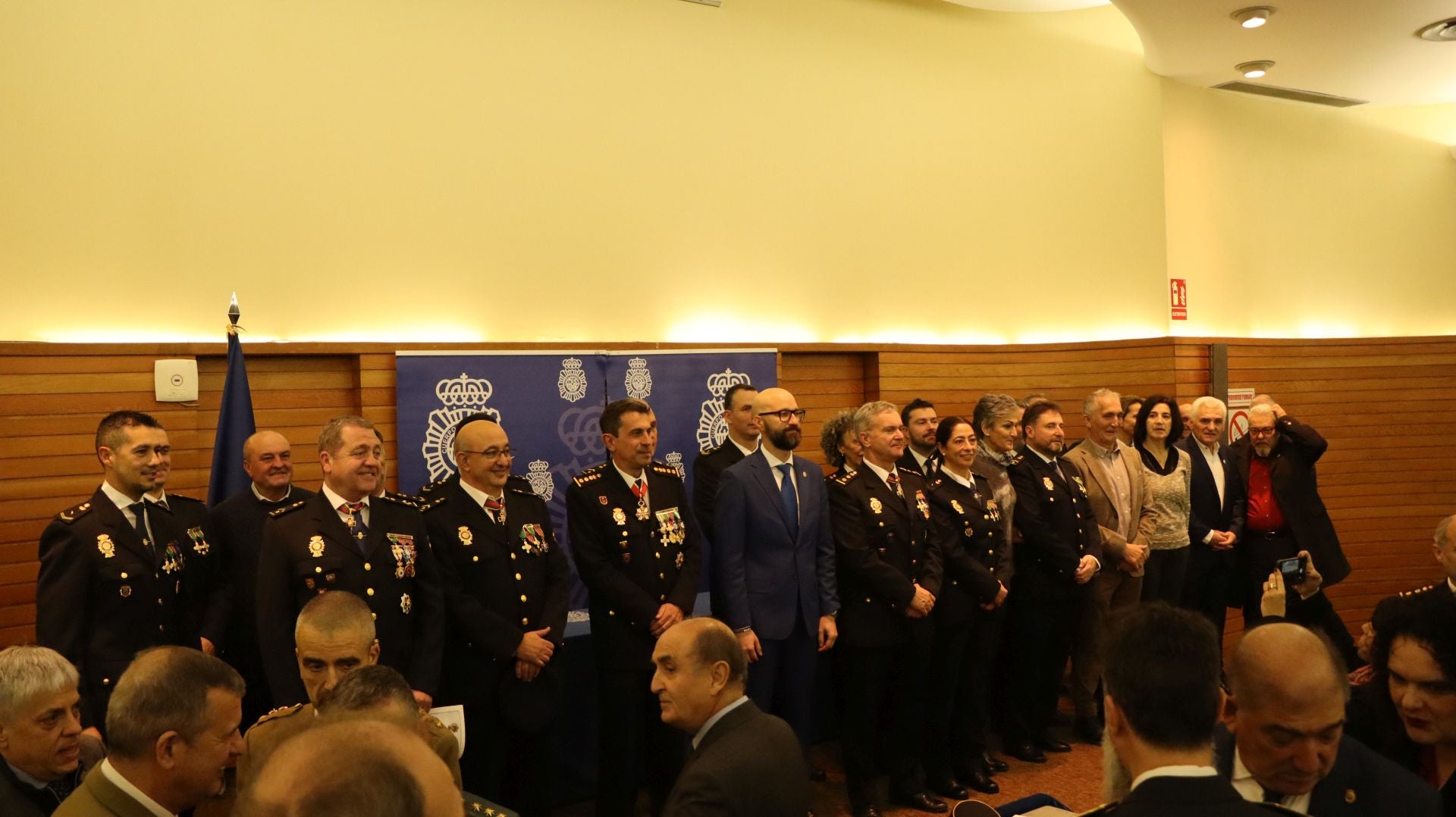 Homenaje a los Policías Nacionales jubilados y dedicación al servicio policial