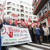 Pensionistas en una manifestación contra los recortes en pensiones en León en una imagen de archivo