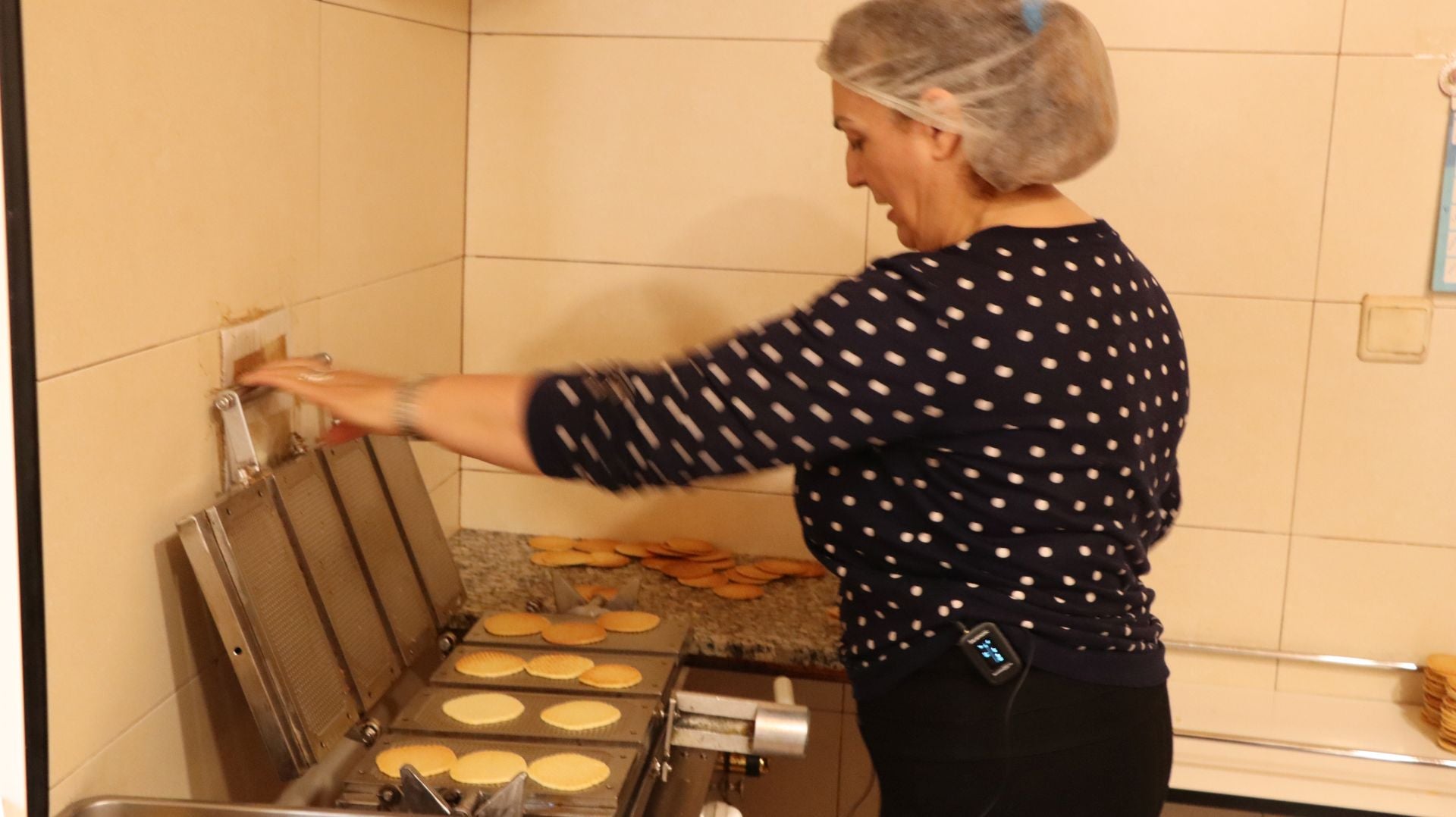 Así se hacen las galletas más famosas de Sahagún