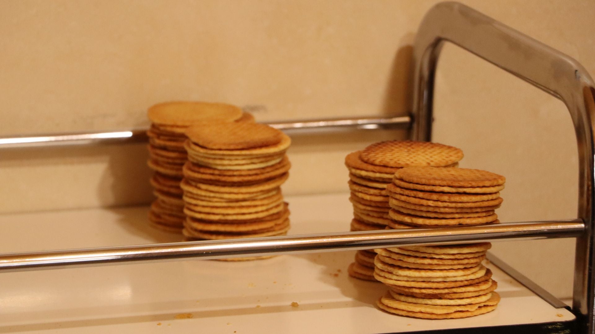 Así se hacen las galletas más famosas de Sahagún