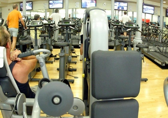 Foto de archivo de un gimnasio.