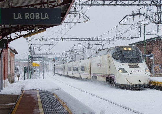 Tren en la estación de La Robla.