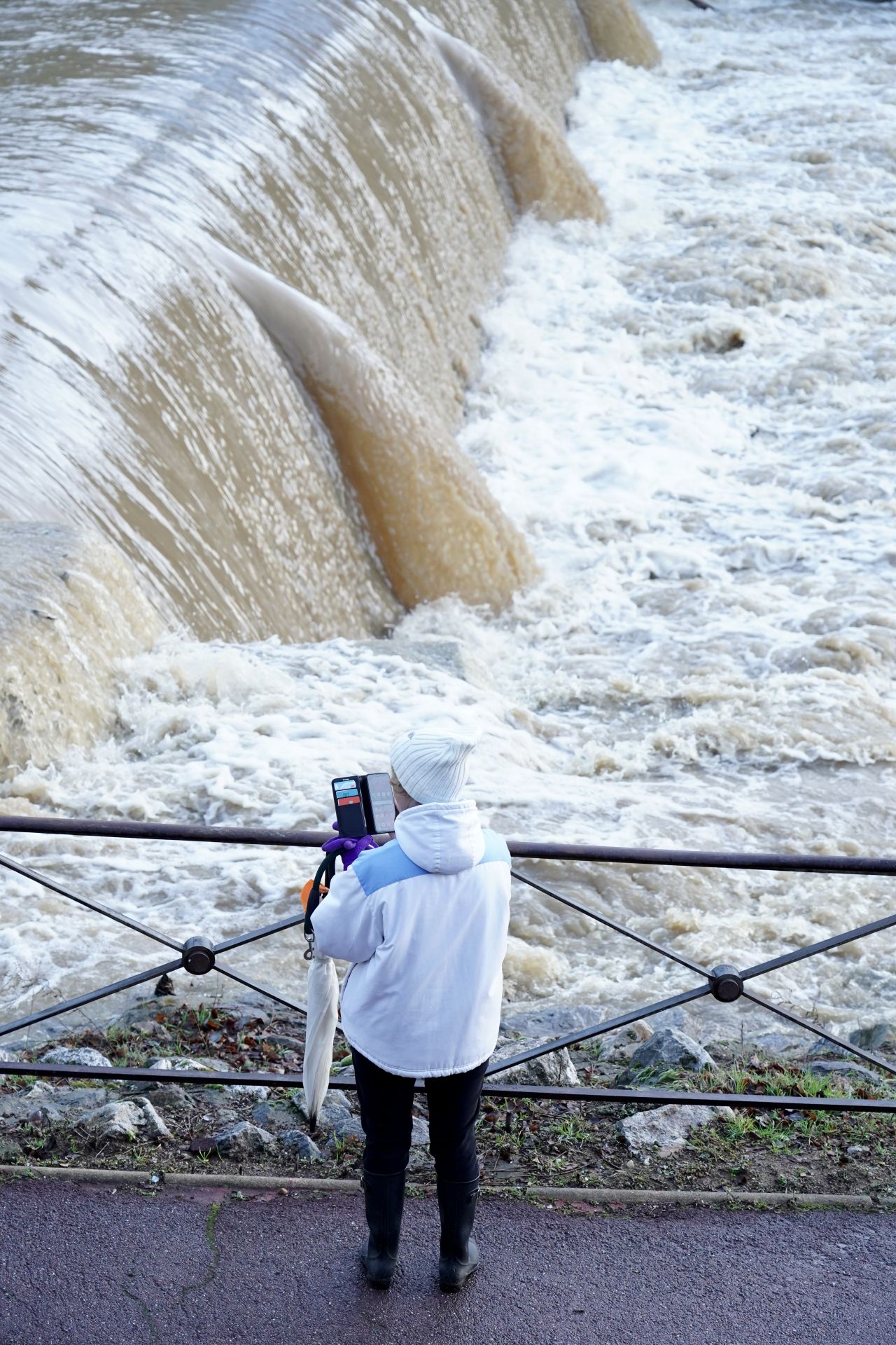 Las imágenes de la crecida del río Bernesga a su paso por León