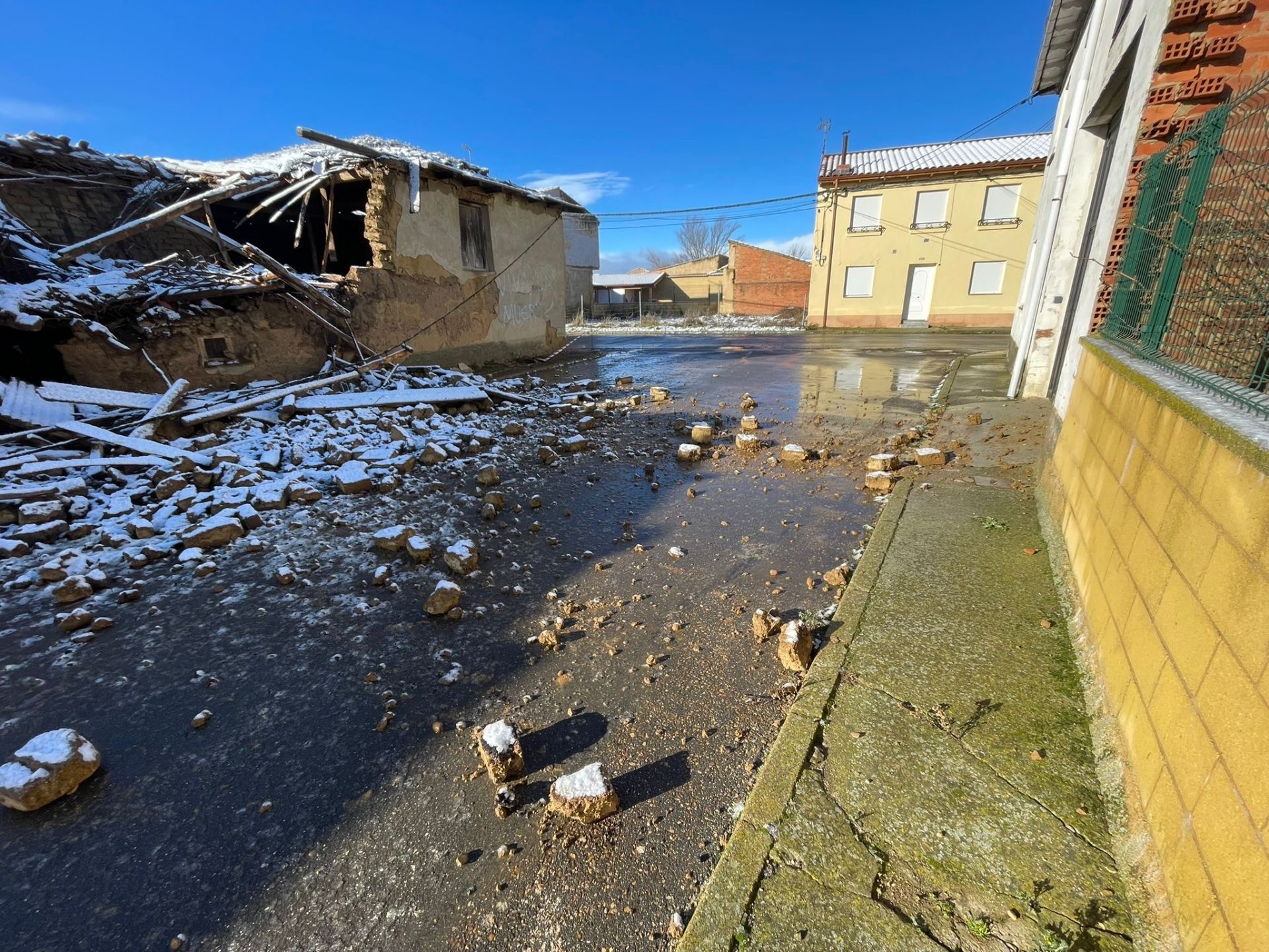 Derrumbe de una vivienda en un pueblo de León