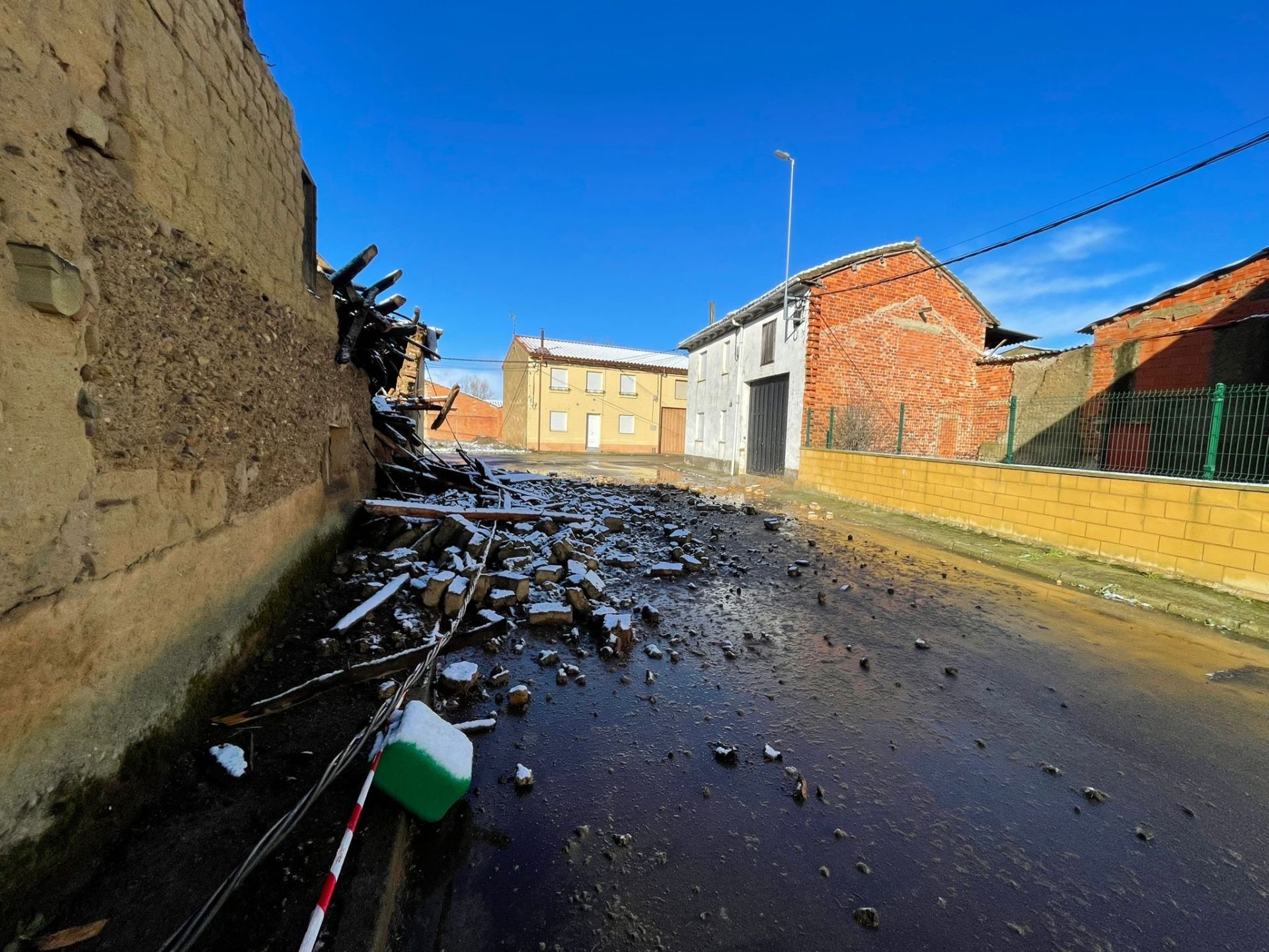 Derrumbe de una vivienda en un pueblo de León