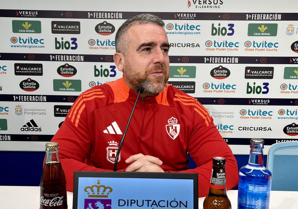 Javi Rey, entrenador de la Deportiva, en la rueda de prensa de este viernes.