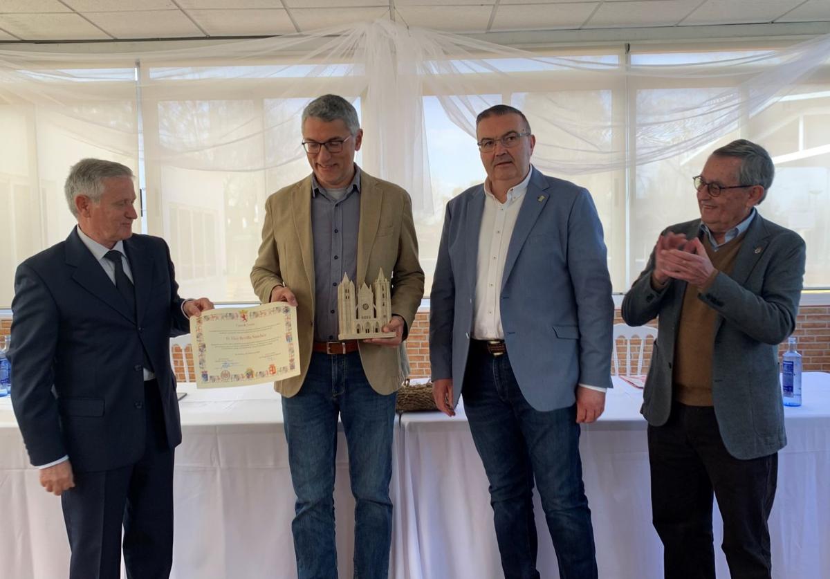 Eloy Revilla recibe «muy agradecido» la distinción Pulchra Leonina en Sevilla