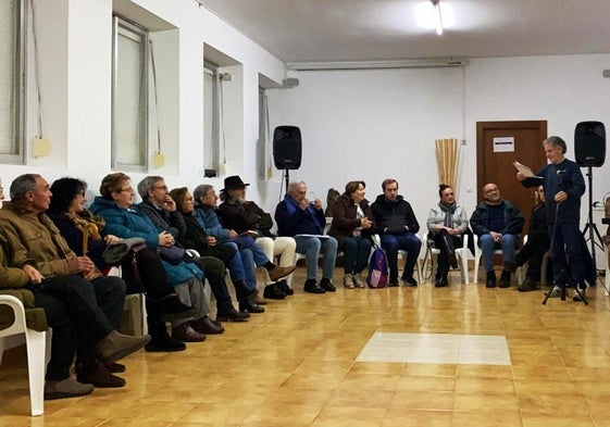 Turi Aller inicia el acto como presidente de la Asociación Cultural.