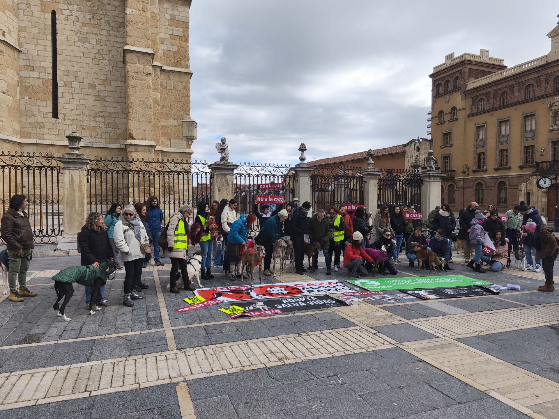 Concentración en la plaza de Regla