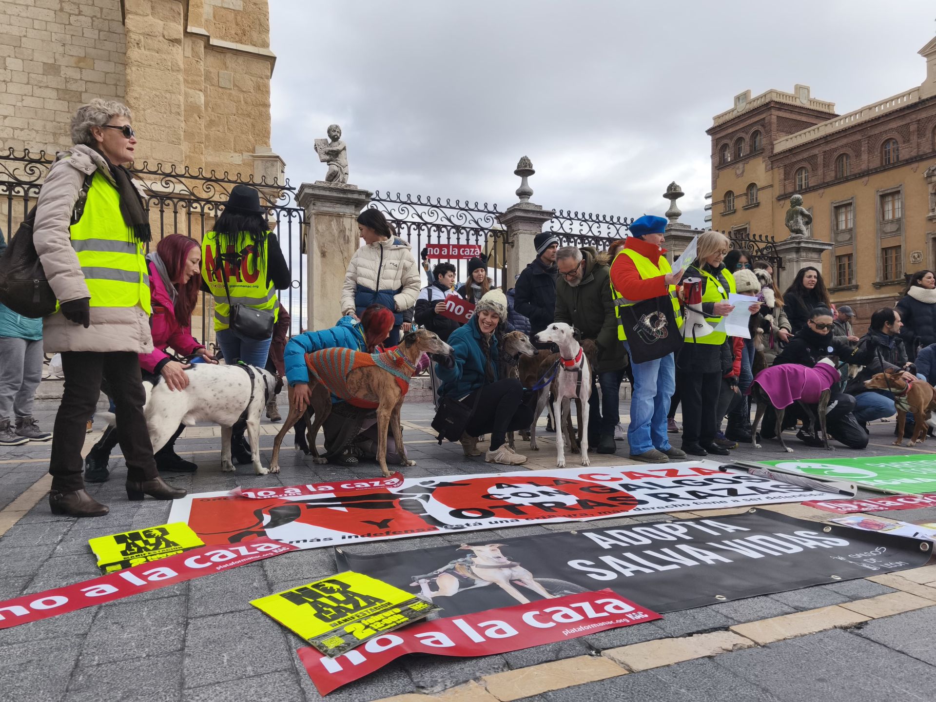 Concentración en la plaza de Regla
