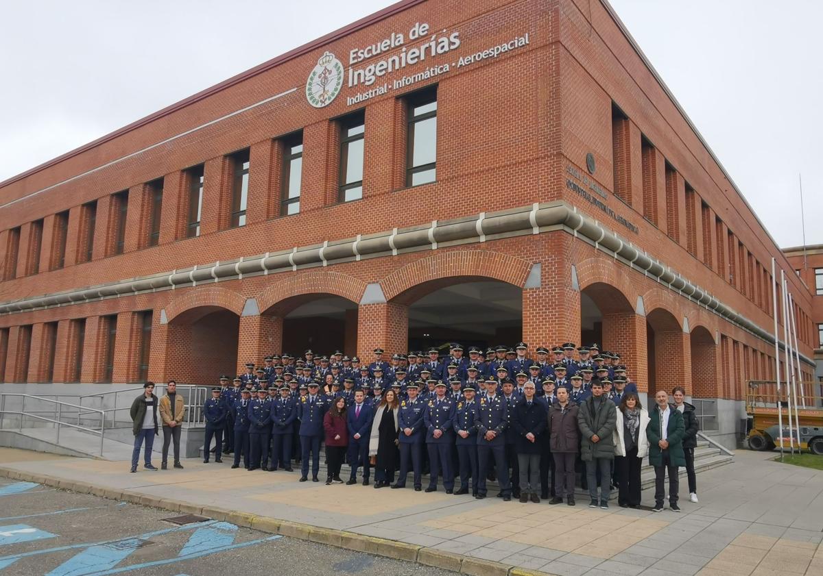 Imagen principal - Visita a la escuela de Ingenierías.