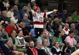 Aficionados en el Palacio de los Deportes de León.