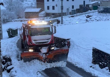La nieve de la 'bestia del este' alcanza León de madrugada
