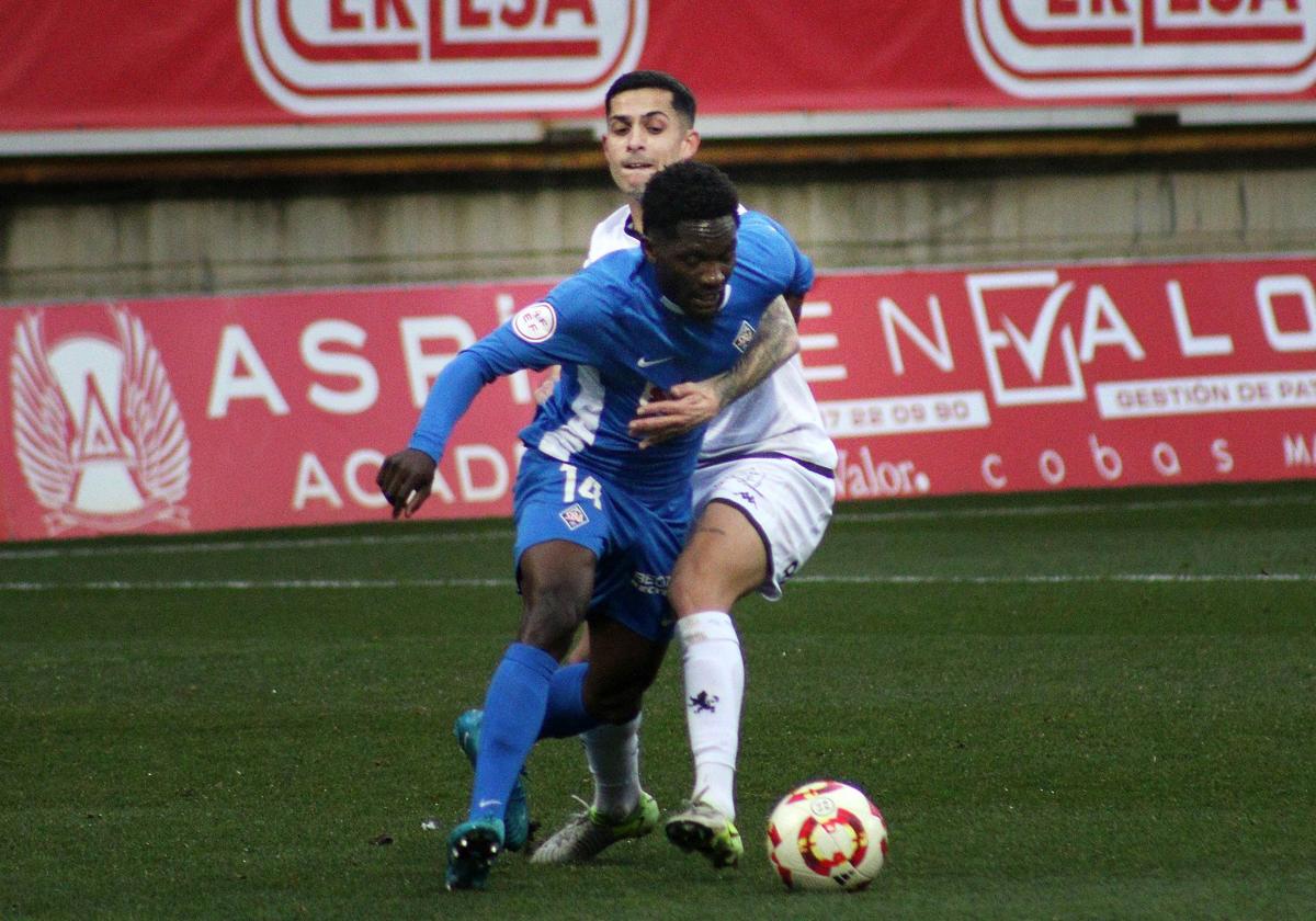 Ben Hamed durante un lance del partido con Bicho.