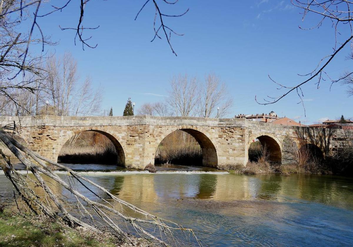 Imagen de archivo del puente Canto de Sahagún.