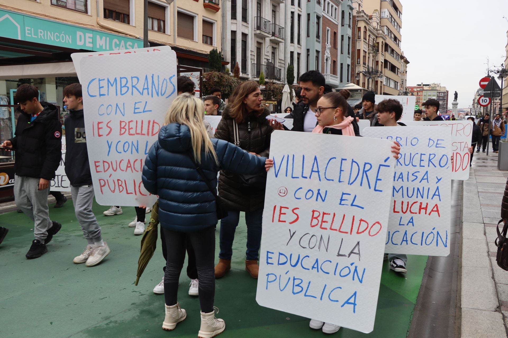 Manifestación del IES García Bellido en el centro de León