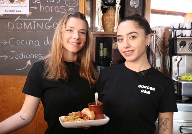 Estefanía Blanco a la derecha con su amiga Paula.