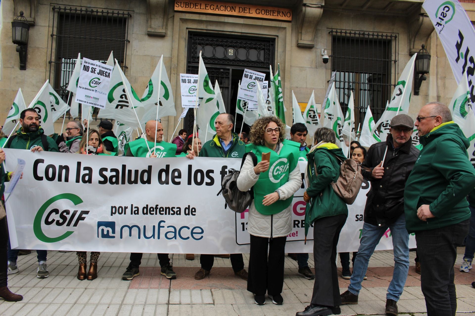 Los funcionarios de León exigen un acuerdo inmediato entre Muface y aseguradoras