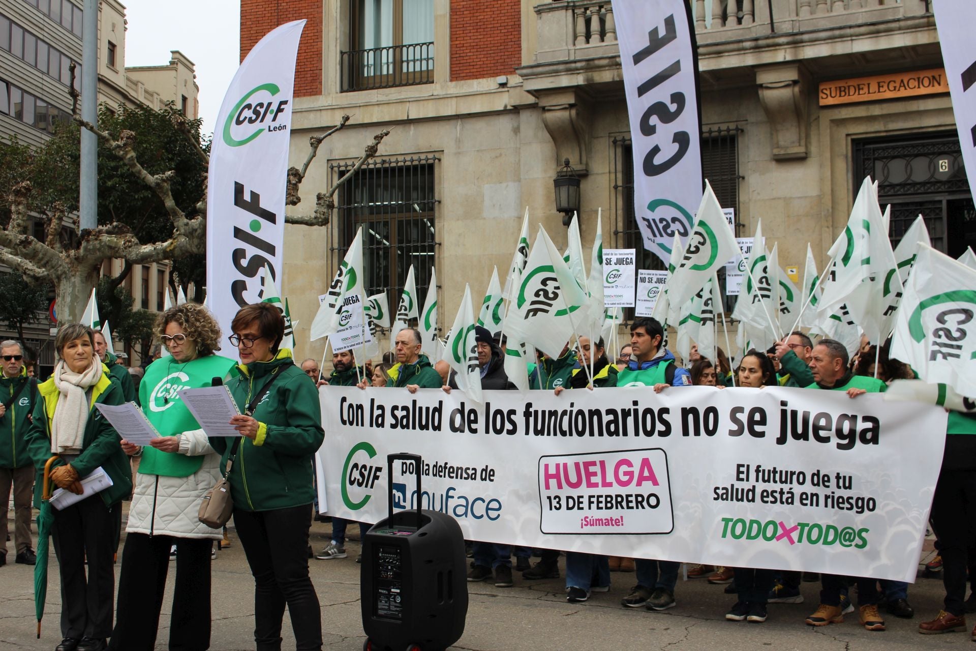 Los funcionarios de León exigen un acuerdo inmediato entre Muface y aseguradoras