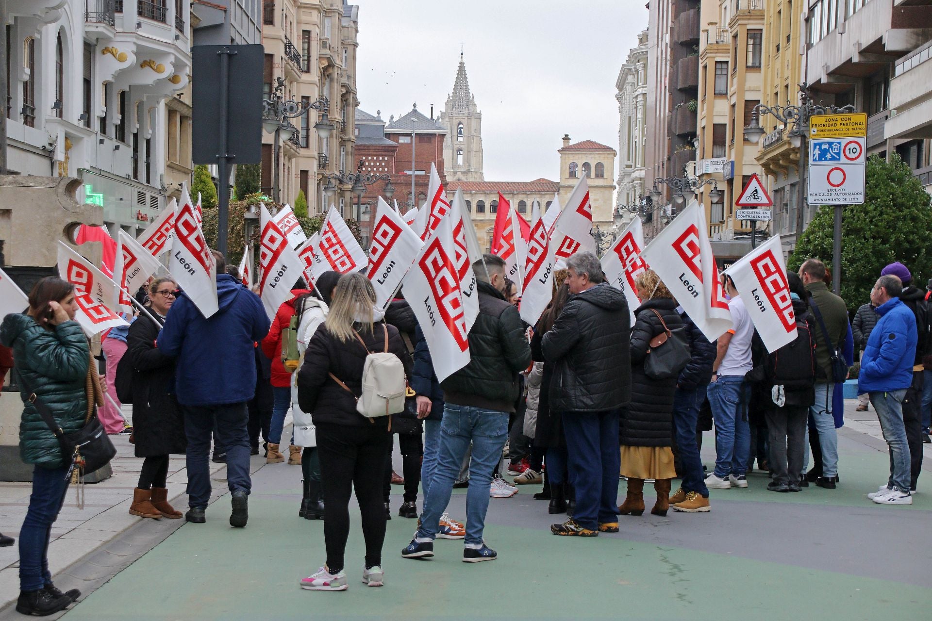 Los conductores de autobús de León: «La Fele nos falta al respeto»