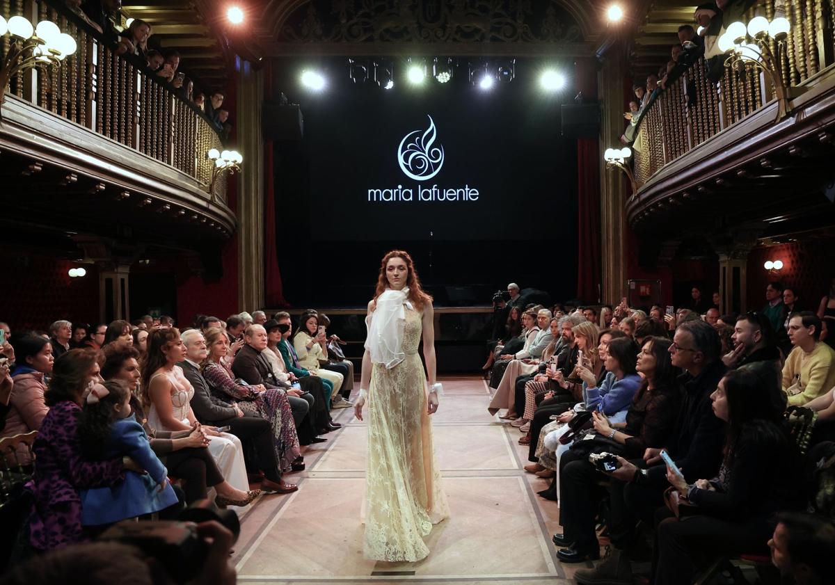 Imagen principal - Desfile de María Lafuente en Madrid.