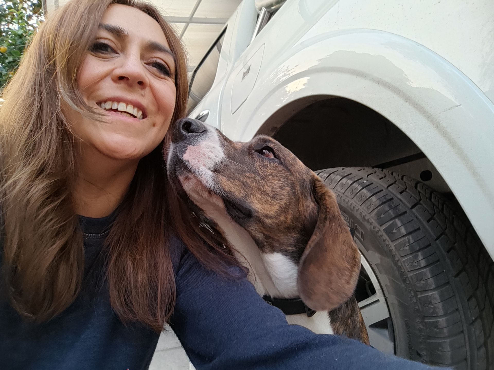 Pancho tiene 4 años y posa así de guapo junto a Ana María Algüerno en León desde dónde nos leen.