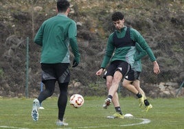 Álex Costa ya entrena con sus compañeros.