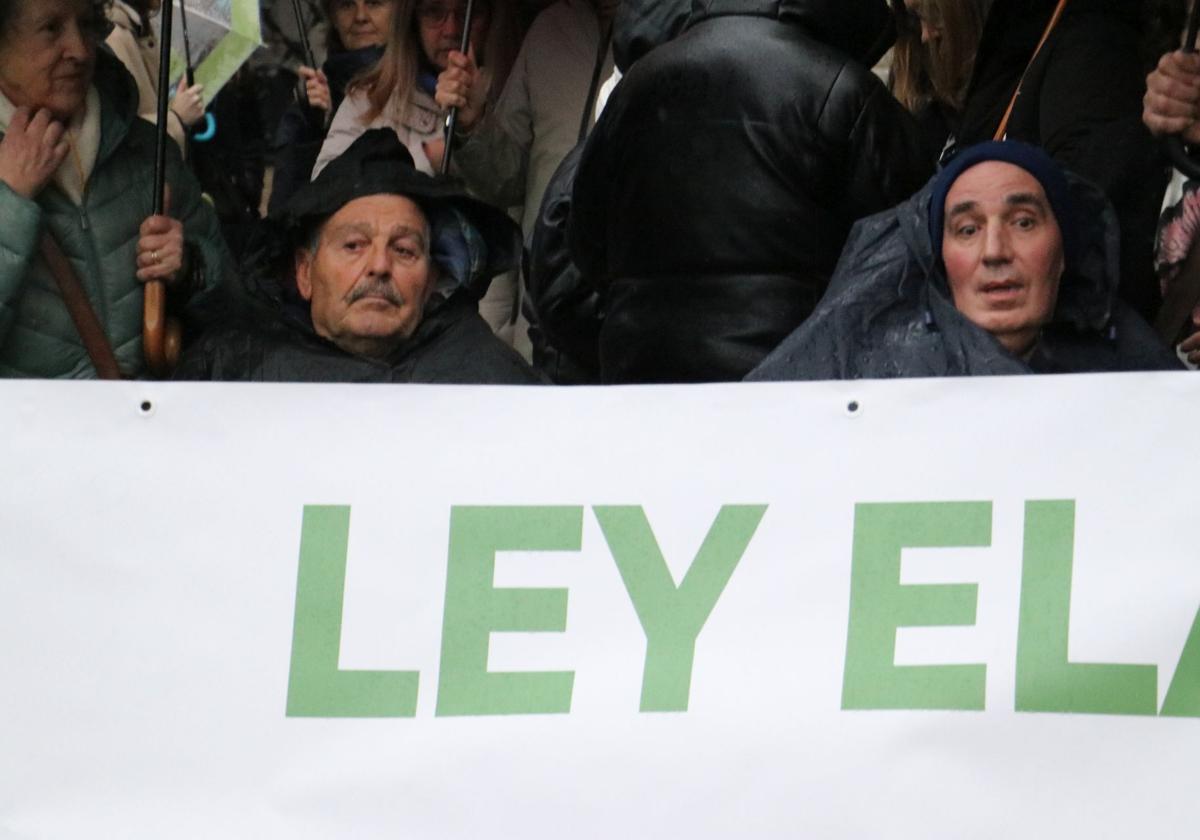 Concentración para solicitar la financiación de la ley ELA