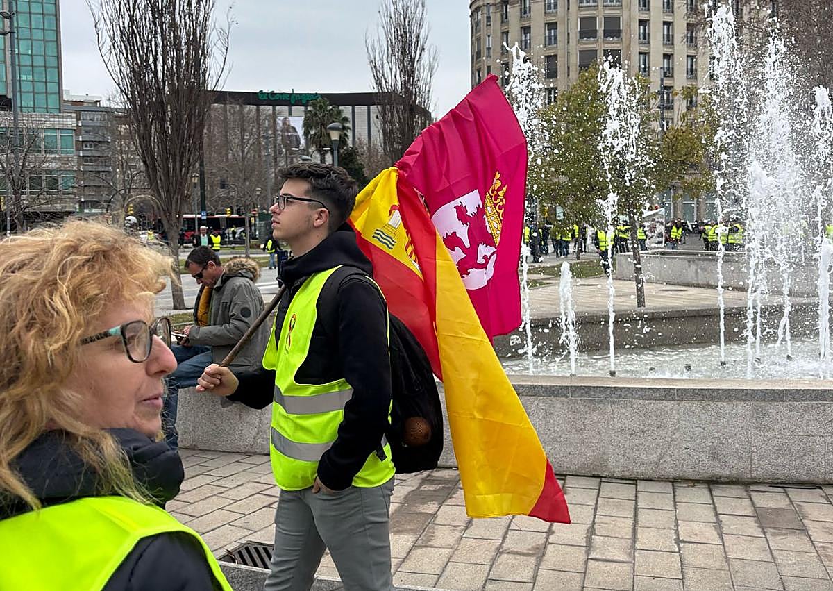 Imagen secundaria 1 - Imagen de la concentración en Zaragoza.