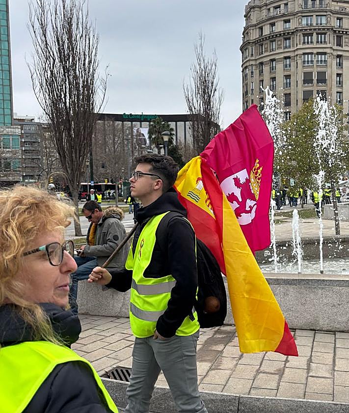 Imagen secundaria 2 - Imagen de la concentración en Zaragoza.