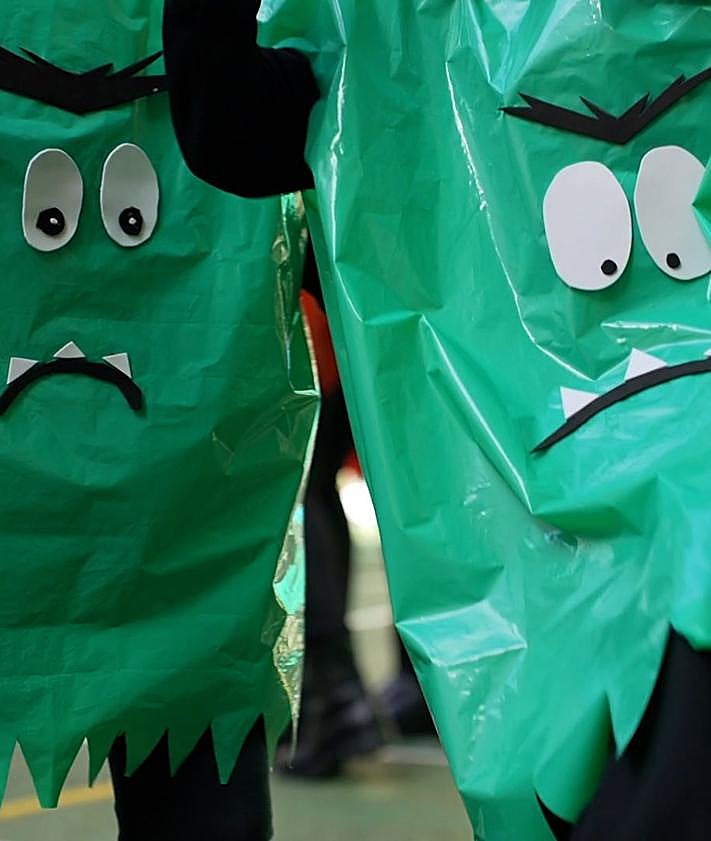 Imagen secundaria 2 - Desfile de carnaval del Colegio Sagrado Corazón de León