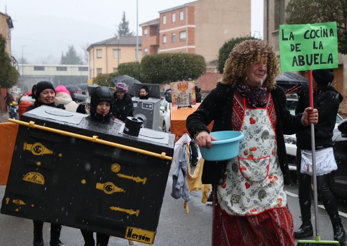 Imagen secundaria 1 - Desfile de carnaval en La Robla