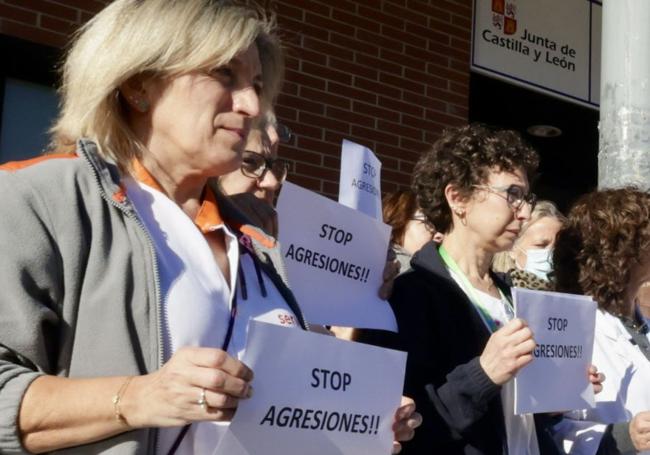Imagen de una concentración de denuncia de una agresión en un centro de salud del Sacyl.