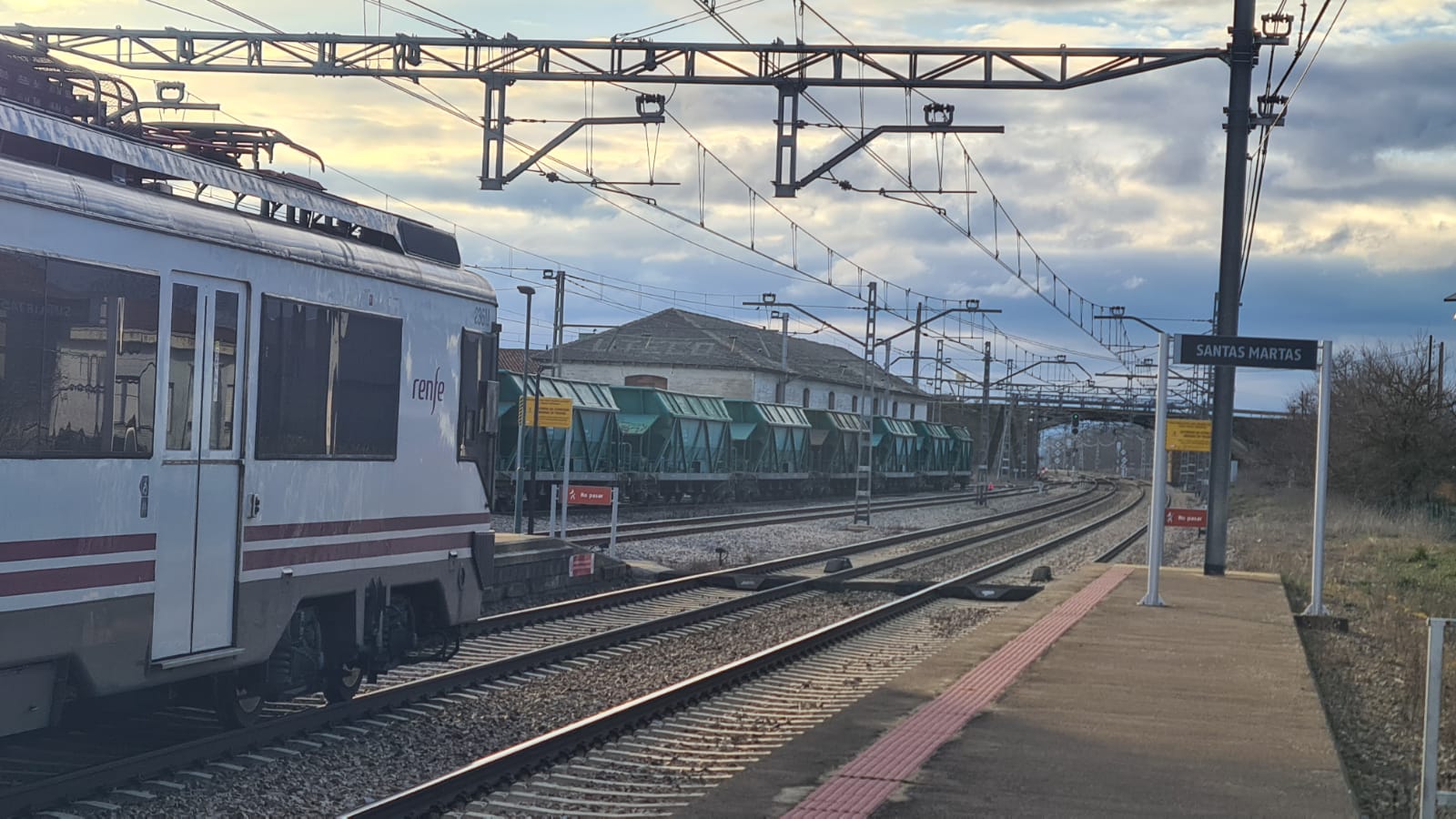 Así se encuentra la abandonada estación de tren de Santas Martas