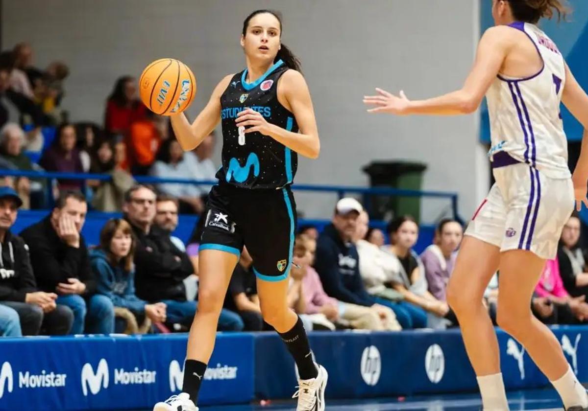 La leonesa Ángela Salvadores lanza su campus de baloncesto
