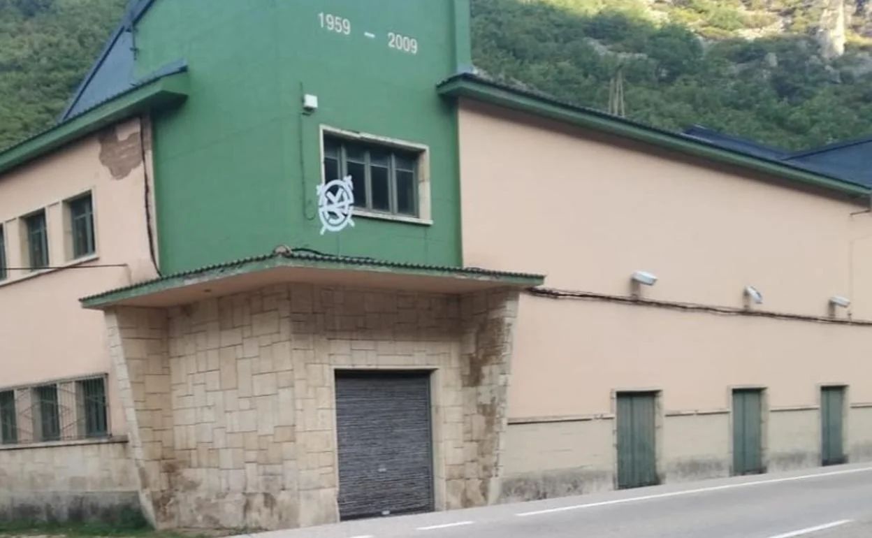 Instalaciones del cine Emilia de Ciñera.