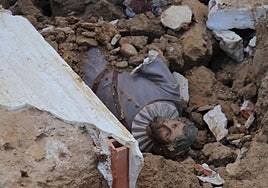 San Isidro entre los escombros