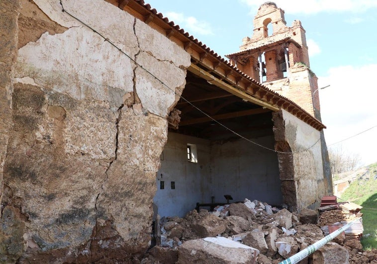 La pared de la iglesia de Fresnellino del Monte se derrumba.