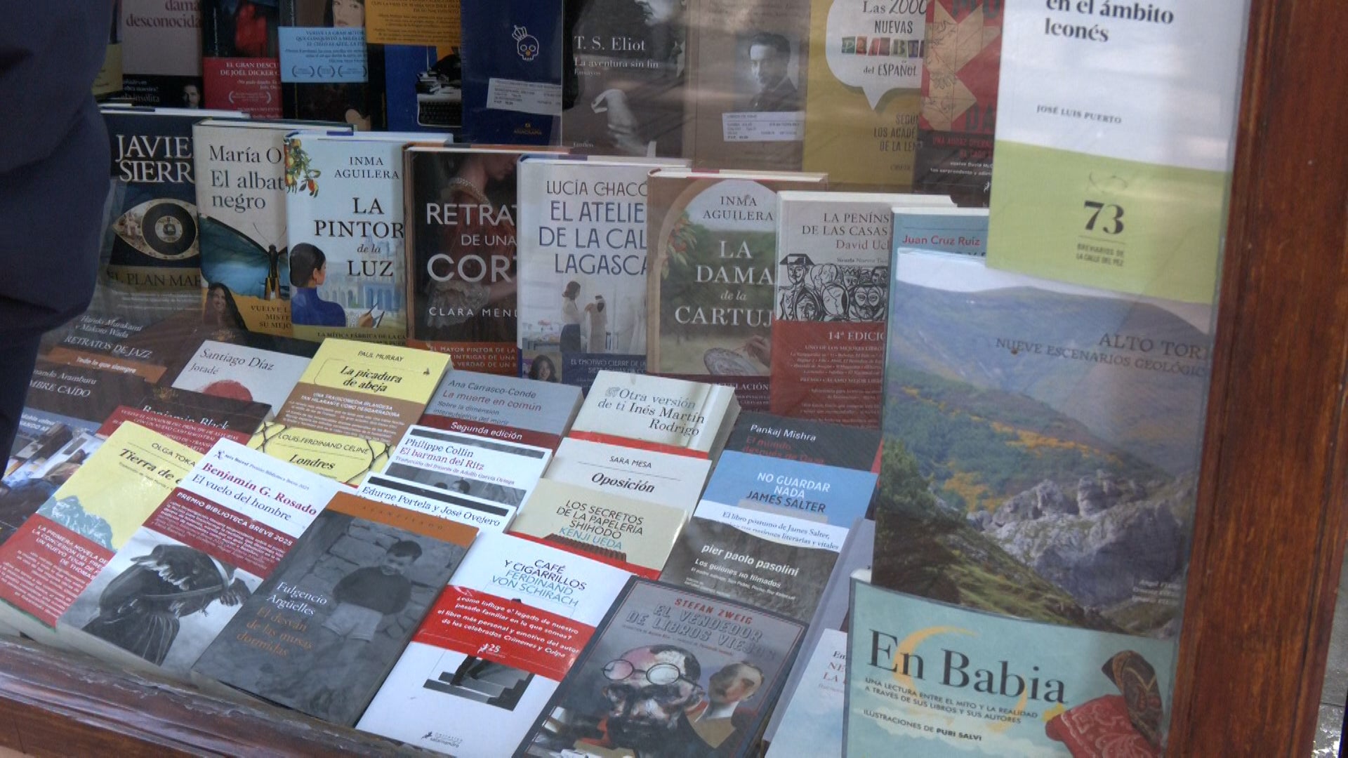 Las librerías leonesas se posicionan sobre el libro de José Bretón