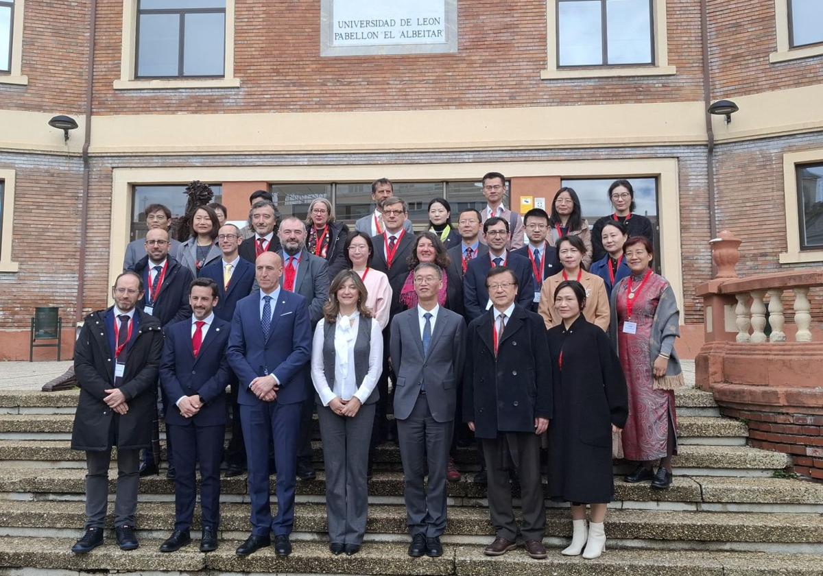 La ULE acoge el encuentro de los institutos Confucio y el embajador chino.