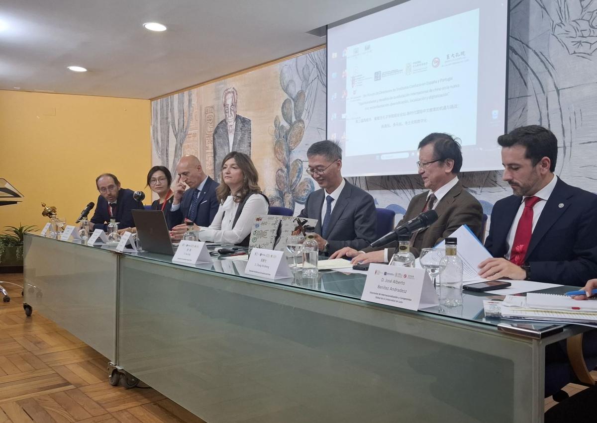 Imagen secundaria 1 - León cita a los Institutos Confucio de España y Portugal para abordar retos con el embajador chino