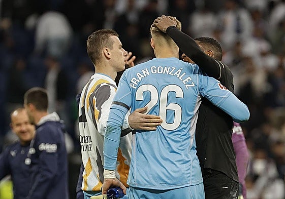 El joven portero leonés de 19 años se estrenó en Primera División con el conjunto blanco