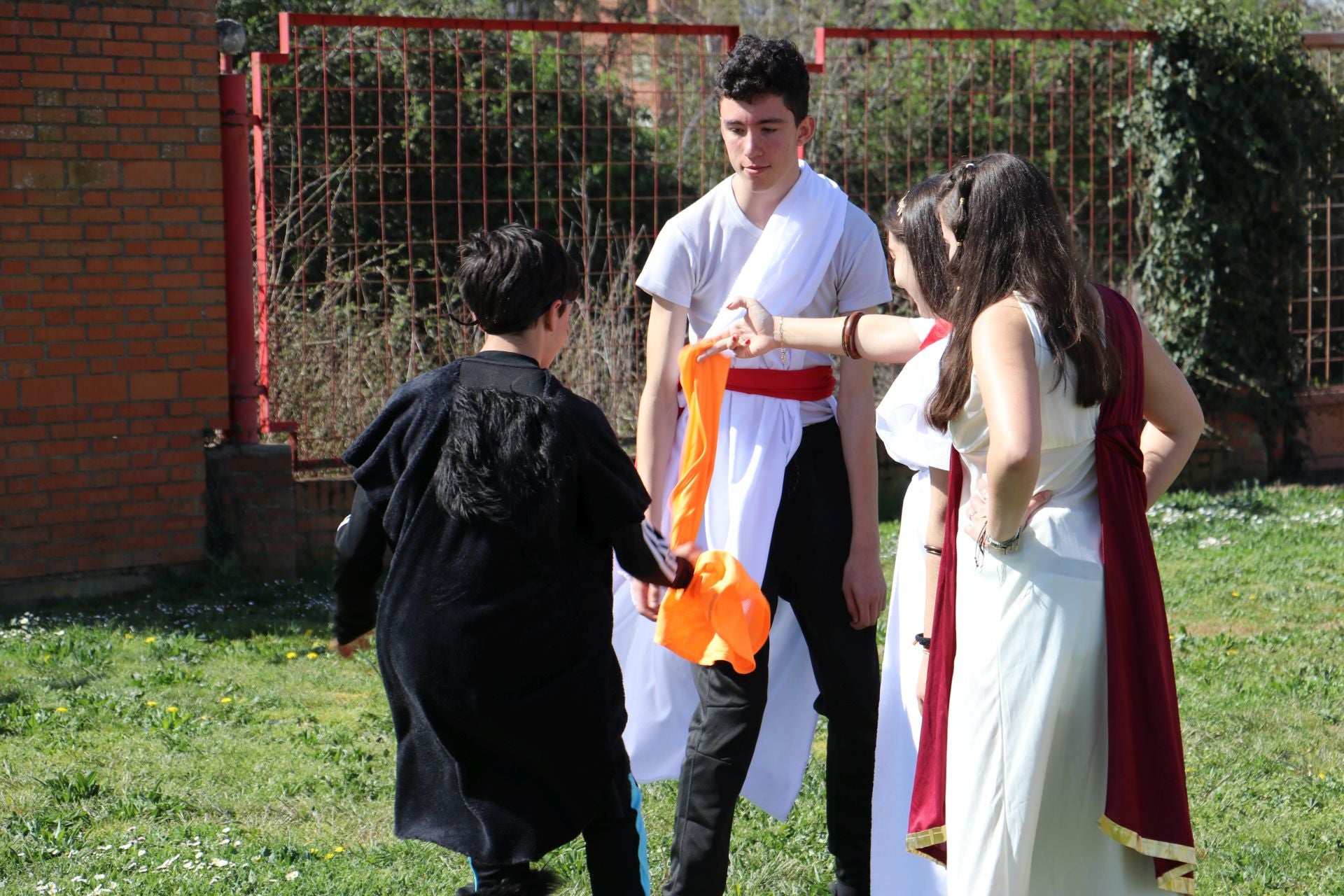 Las imágenes de los juegos astures y romanos en el IES Lancia