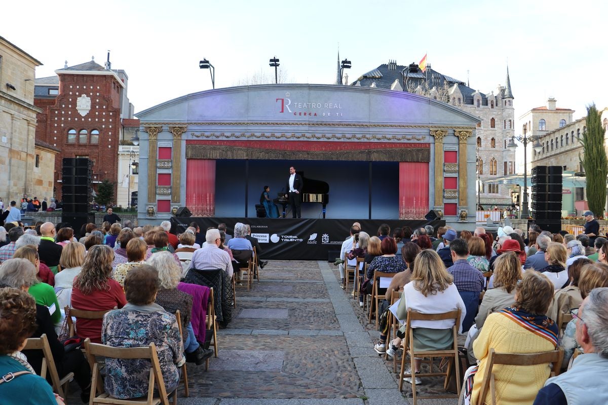 La Carroza del Teatro Real aterriza en León